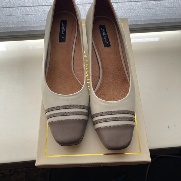 Auditions' Leather Tan and White Pump 8.5 - Picture 5 of 5
